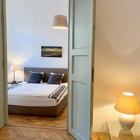 Apartmán Historic Charm City-center 2 Bedroom *