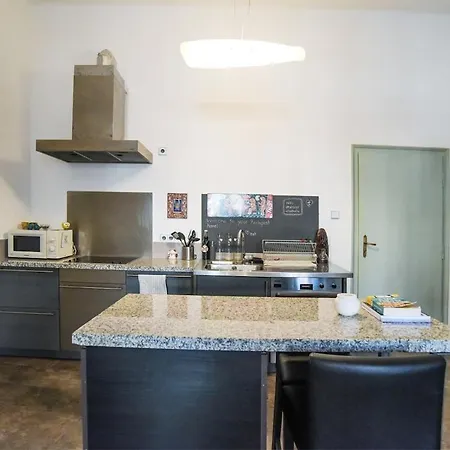 Historic Charm City-center 2 Bedroom