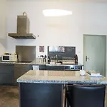 Historic Charm City-center 2 Bedroom